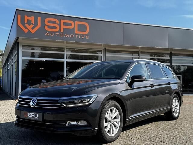 Grijs Gebruikt 2019 VW Passat Comfortline Stationwagen | € 16.950 (Goede deal) - Afbeelding 1/4