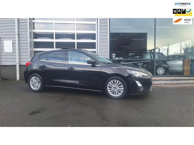 Zwart Gebruikt 2020 Ford Focus Business Edition Hatchback | € 10.999 (Eerlijke prijs) - Afbeelding 1/4