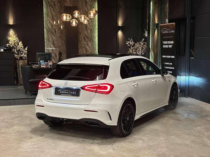 Occasion Mercedes A250 AMG line 160 PK (117 kW) 2021 Wit Hatchback