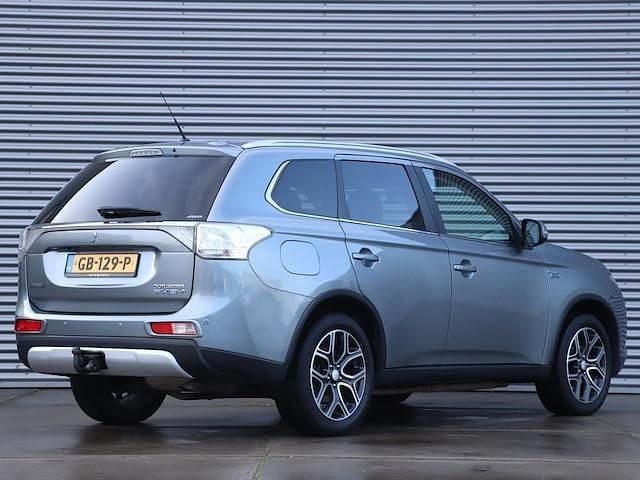 Occasion Mitsubishi Outlander P-HEV Edition 203 PK (149 kW) 2015 Grijs SUV