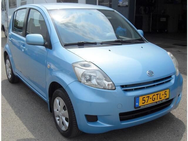 Blauw Gebruikt 2008 Daihatsu Sirion Hatchback | € 1.449 (Eerlijke prijs) - Afbeelding 1/4