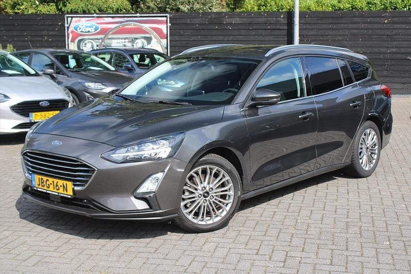 Grijs Gebruikt 2020 Ford Focus Business Edition Stationwagen | € 21.995 (Eerlijke prijs) - Afbeelding 1/4