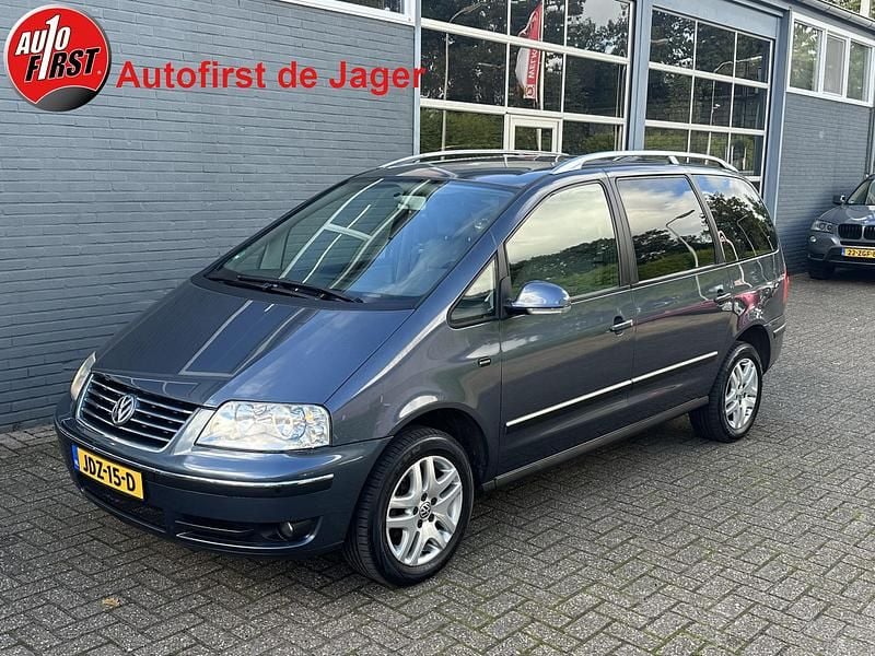 Blauw Gebruikt 2005 VW Sharan Highline MPV | € 4.250 - Afbeelding 1/4