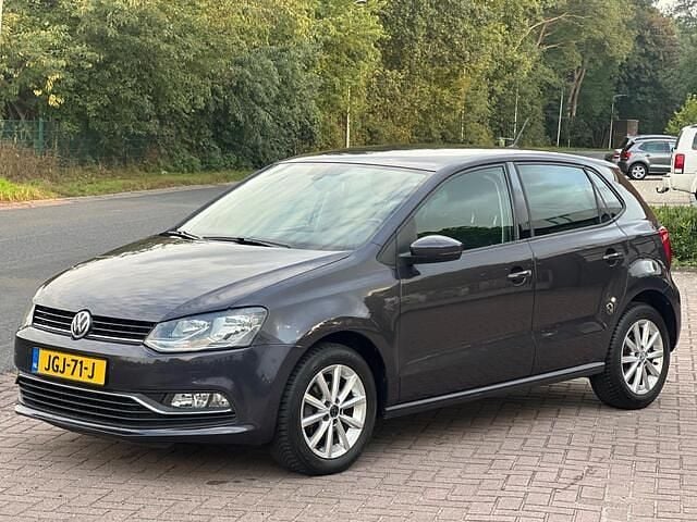 Paars Gebruikt 2015 VW Polo Highline Hatchback | € 10.250 (Eerlijke prijs) - Afbeelding 1/4