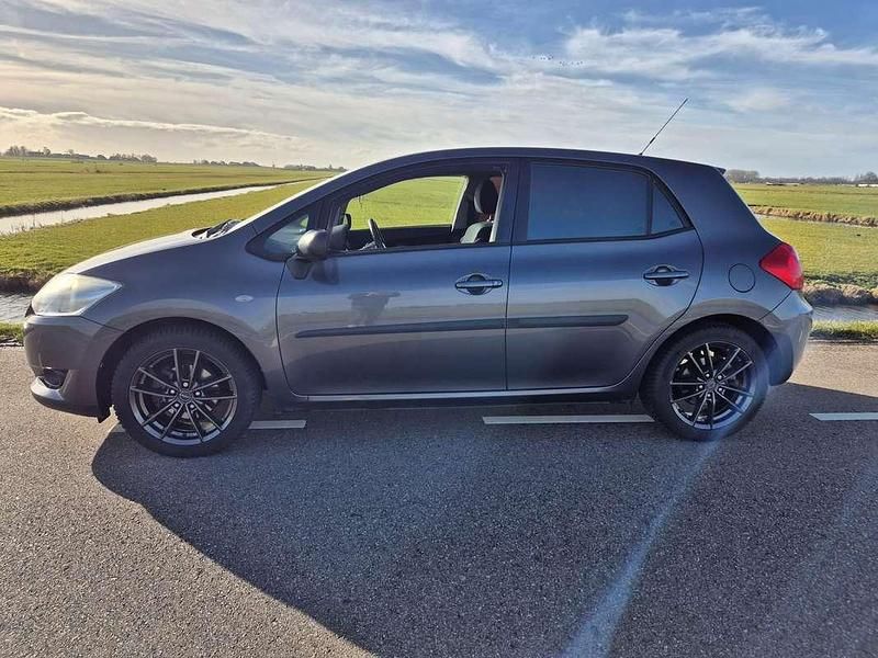 Grijs Occasion 2007 Toyota Auris Sol Hatchback | € 4.950 (Eerlijke prijs) - Afbeelding 1/4