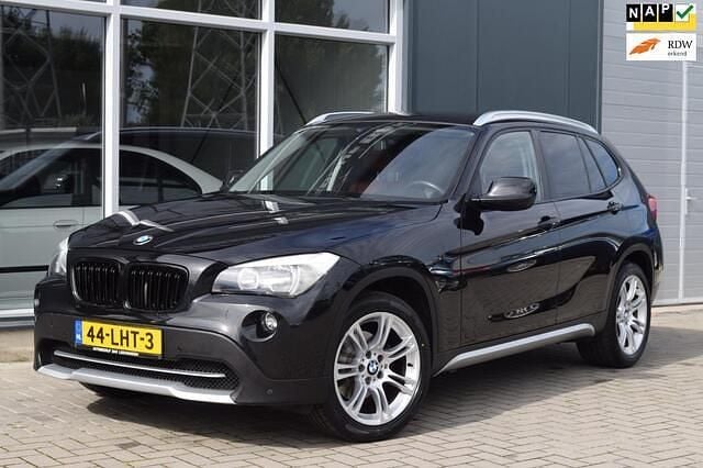 Zwart Gebruikt 2010 BMW X1 Executive SUV | € 7.999 (Goede deal) - Afbeelding 1/4