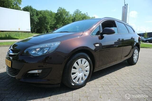 Bruin Gebruikt 2014 Opel Astra Stationwagen | € 4.400 (Goede deal) - Afbeelding 1/4