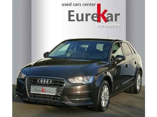 Grijs Gebruikt 2016 Audi A3 Attraction Sedan | € 15.990 (Eerlijke prijs) - Afbeelding 1/4