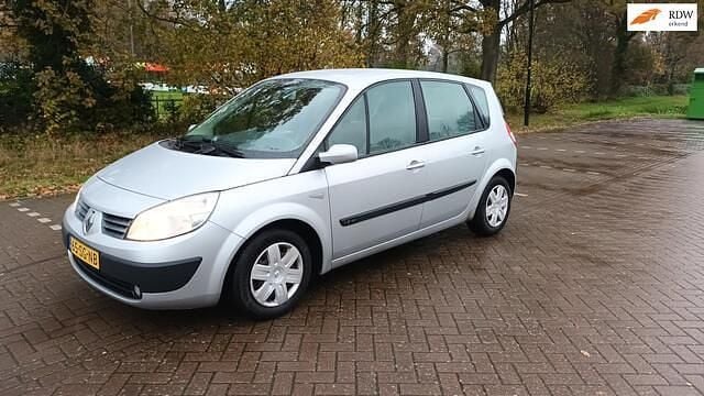 Grijs (metallic) Gebruikt 2006 Renault Scénic II MPV | € 3.149 (Eerlijke prijs) - Afbeelding 1/4