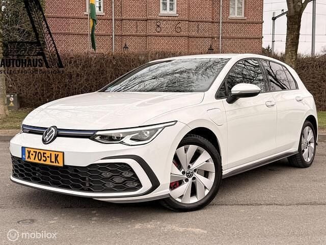 Wit Occasion 2021 VW Golf VIII GTE Hatchback | € 19.995 (Goede deal) - Afbeelding 1/4