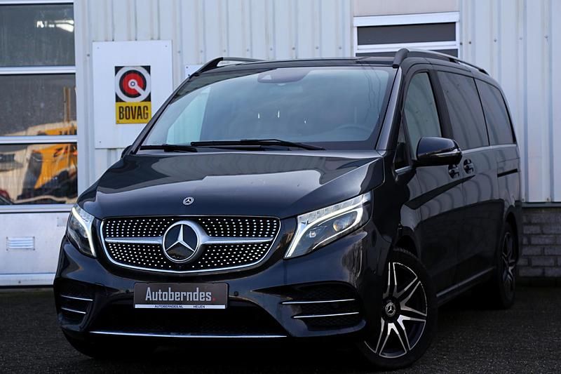 Grijs Occasion 2021 Mercedes V300 AMG MPV | € 59.900 (Duur) - Afbeelding 1/4