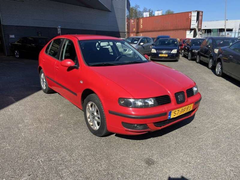 Rood Gebruikt 2004 Seat Leon Stella Hatchback | € 990 (Goede deal) - Afbeelding 1/4