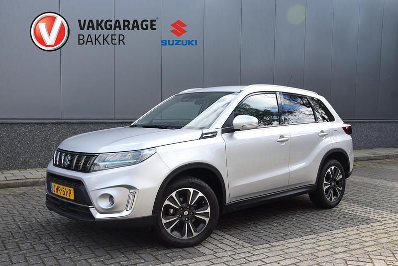 Zilver Occasion 2024 Suzuki Vitara Style SUV | € 23.650 (Eerlijke prijs) - Afbeelding 1/4