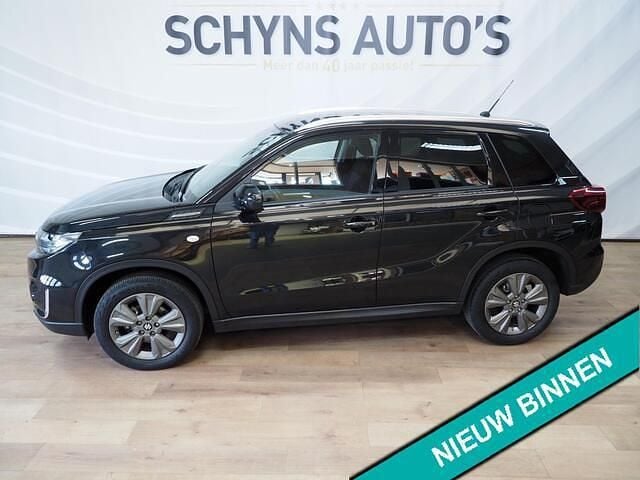 Zwart (metallic) Gebruikt 2024 Suzuki Vitara SUV | € 24.850 (Super prijs) - Afbeelding 1/4