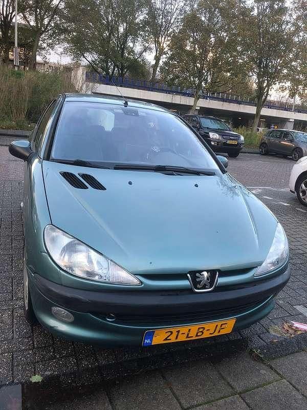 Groen Gebruikt 2002 Peugeot 206 Hatchback | € 2.200 (Eerlijke prijs) - Afbeelding 1/4