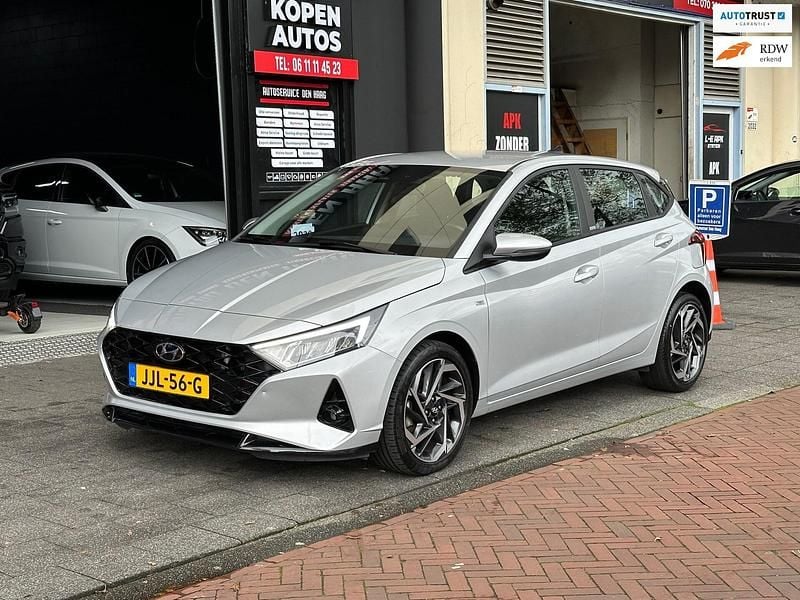 Grijs Gebruikt 2022 Hyundai i20 Comfort Hatchback | € 17.950 (Eerlijke prijs) - Afbeelding 1/4