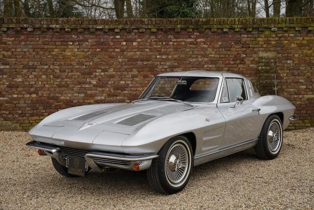 Zilver Gebruikt 1963 Corvette Stingray Coupé | € 185.000 - Afbeelding 1/4