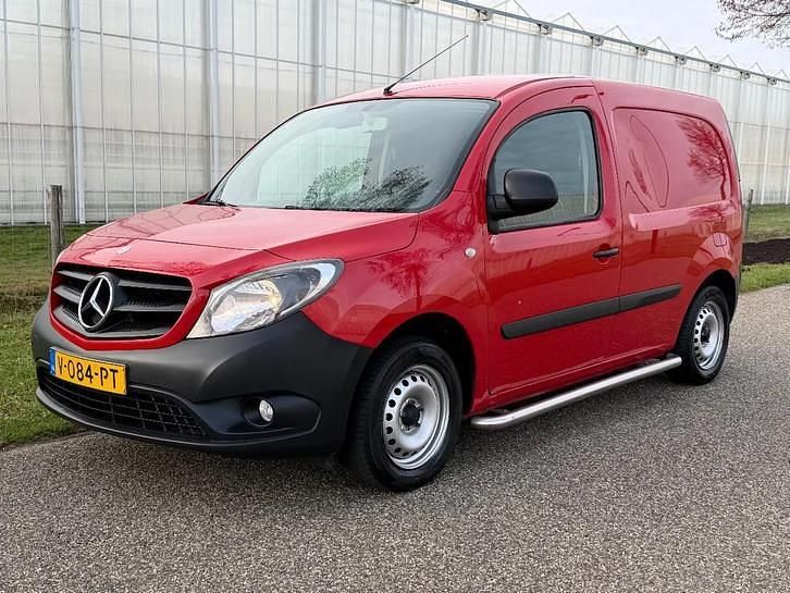 Rood Occasion 2018 Mercedes Citan 108 | € 7.750 (Eerlijke prijs) - Afbeelding 1/4