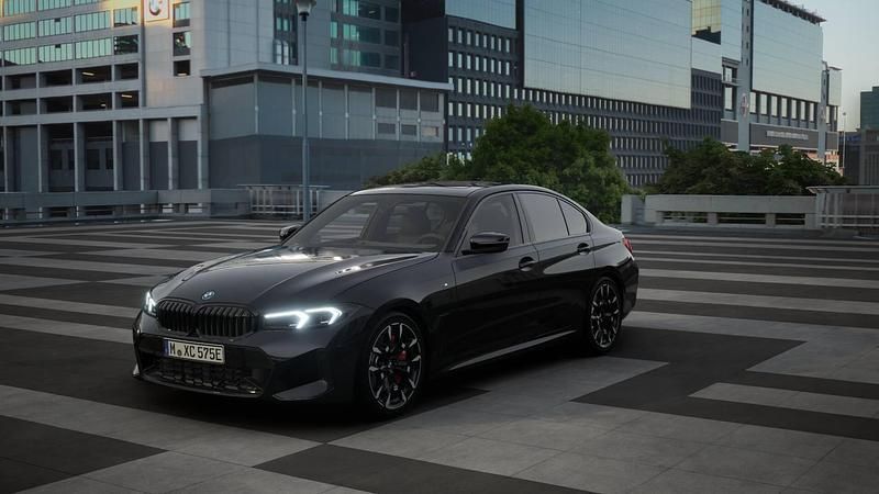 Zwart Nieuw 2025 BMW 330e M Sport Sedan | € 68.202 (Goede deal) - Afbeelding 1/4