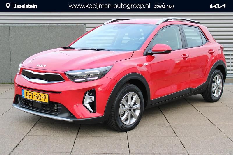 Signal red m Nieuw 2024 Kia Stonic SUV | € 23.950 (Super prijs) - Afbeelding 1/4