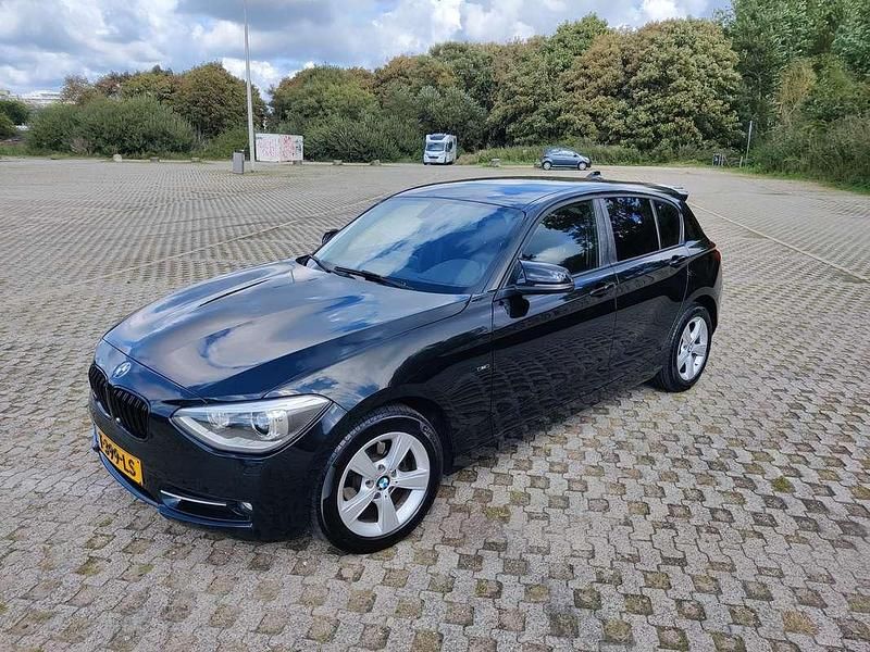 Zwart Gebruikt 2014 BMW 114 Hatchback | € 8.975 (Goede deal) - Afbeelding 1/4