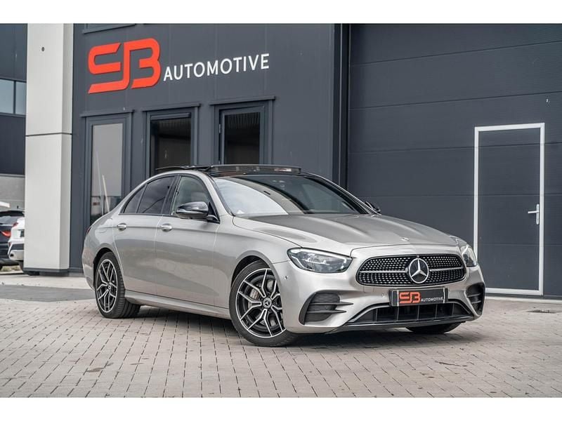 Grijs Gebruikt 2022 Mercedes E300 Business Sedan | € 42.950 (Super prijs) - Afbeelding 1/4