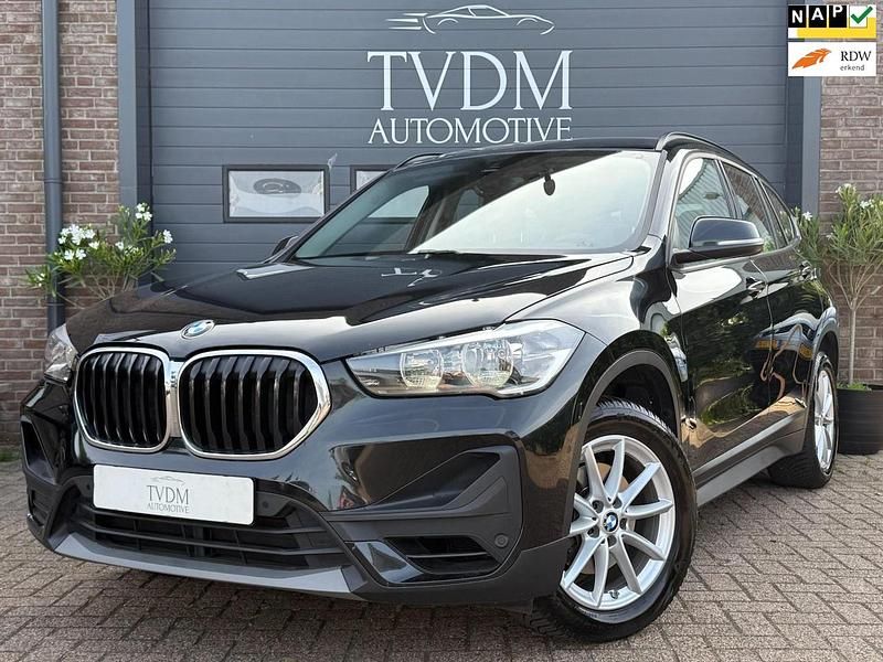 Zwart Occasion 2020 BMW X1 Executive SUV | € 19.995 (Goede deal) - Afbeelding 1/4