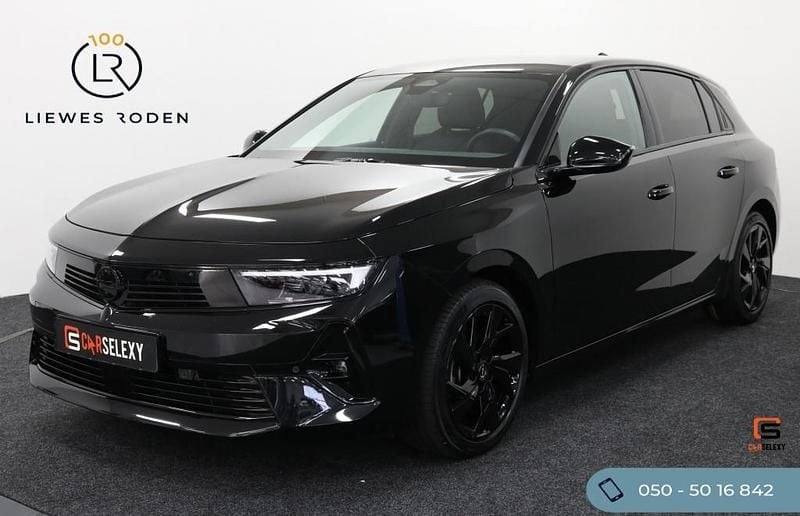 Zwart Gebruikt 2023 Opel Astra Hatchback | € 24.950 (Eerlijke prijs) - Afbeelding 1/4