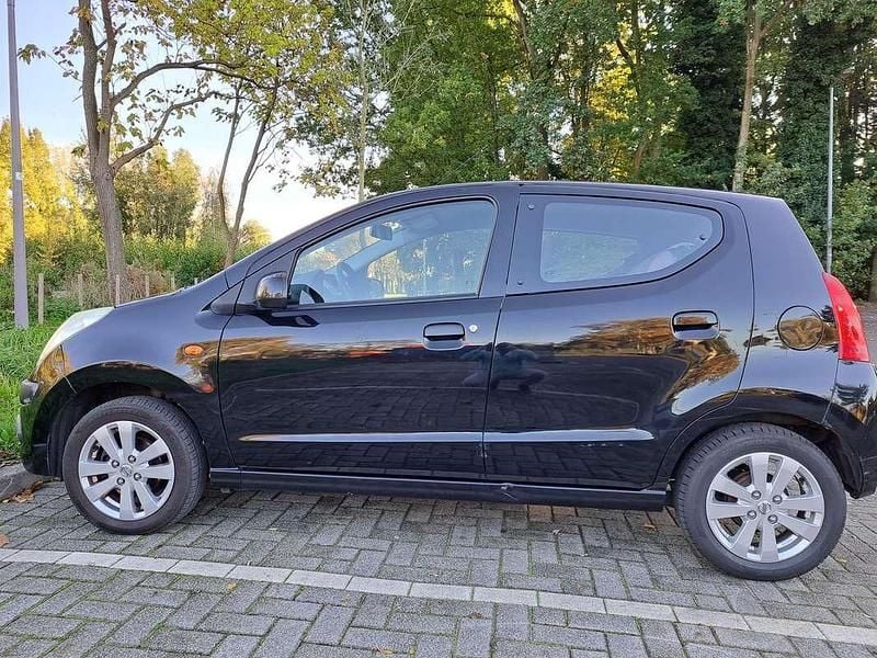 Zwart Gebruikt 2012 Nissan Pixo Hatchback | € 3.650 (Eerlijke prijs) - Afbeelding 1/4