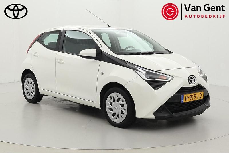 Wit Occasion 2020 Toyota Aygo X-play Hatchback | € 12.499 (Eerlijke prijs) - Afbeelding 1/4