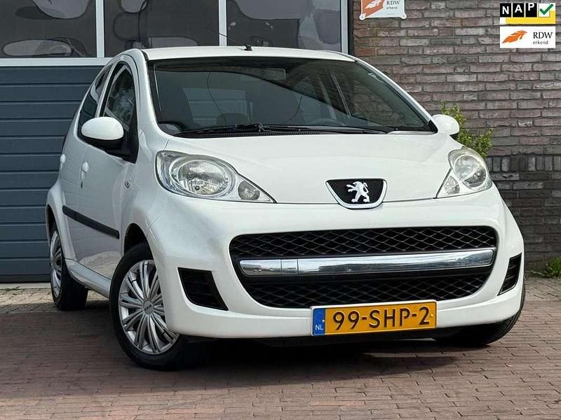 Wit Gebruikt 2011 Peugeot 107 Hatchback | € 2.940 (Eerlijke prijs) - Afbeelding 1/4
