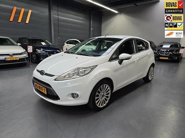 Wit Gebruikt 2011 Ford Fiesta Titanium Hatchback | € 5.995 (Eerlijke prijs) - Afbeelding 1/4