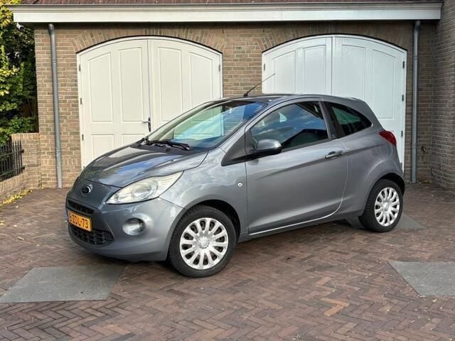 Grijs Gebruikt 2012 Ford Ka Champions Edition Hatchback | € 3.499 (Eerlijke prijs) - Afbeelding 1/4