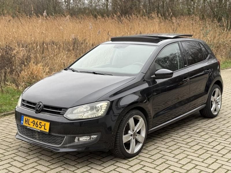 Wit (metallic) Occasion 2012 VW Polo Highline Hatchback | € 3.499 (Super prijs) - Afbeelding 1/4