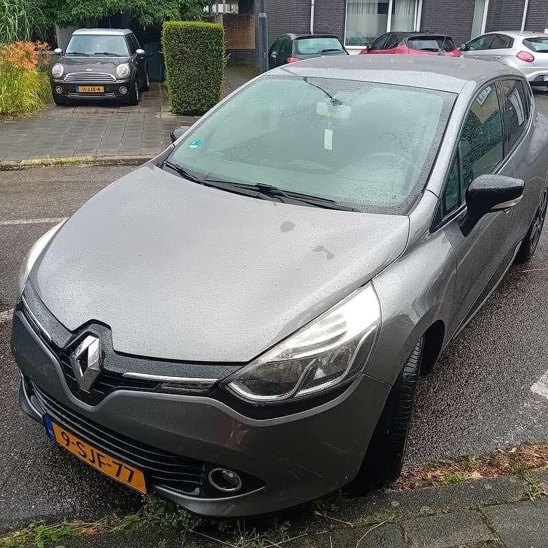 Grijs Gebruikt 2013 Renault Clio IV Expression Hatchback | € 4.250 (Goede deal) - Afbeelding 1/4