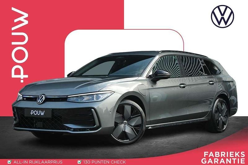 Grijs Gebruikt 2025 VW Passat Style Stationwagen | € 49.900 - Afbeelding 1/4