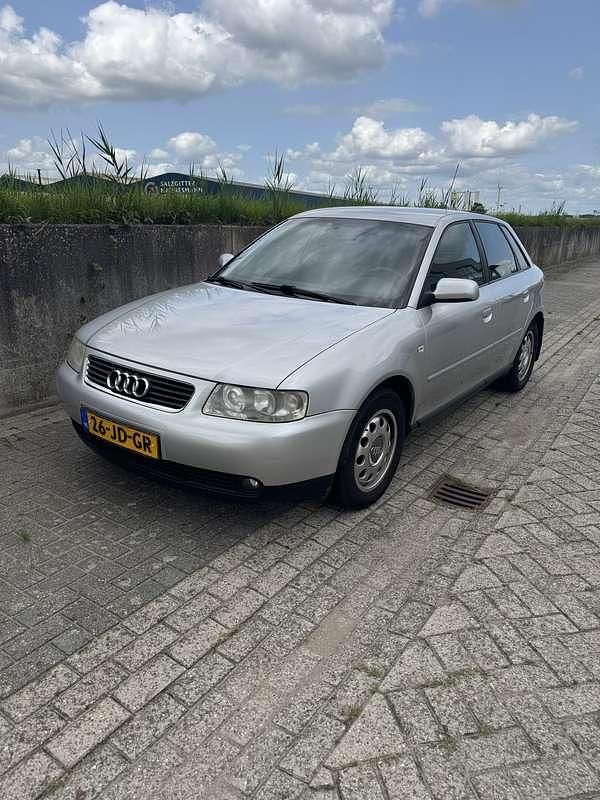 Grijs Gebruikt 2002 Audi A3 Attraction Hatchback | € 1.450 (Goede deal) - Afbeelding 1/4