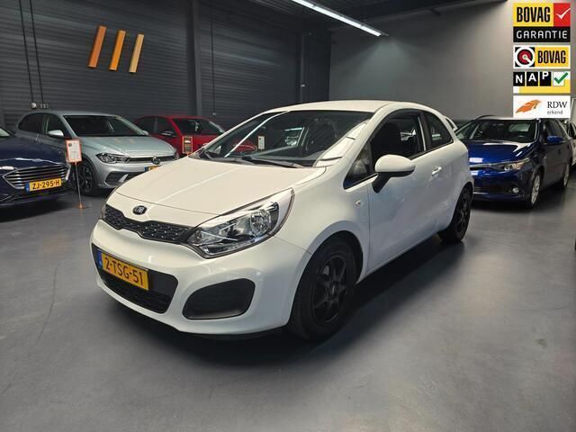 Wit Gebruikt 2014 Kia Rio Comfort Hatchback | € 7.495 (Eerlijke prijs) - Afbeelding 1/4