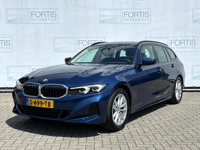 Blauw Gebruikt 2023 BMW 318 Basis Stationwagen | € 32.900 (Eerlijke prijs) - Afbeelding 1/4