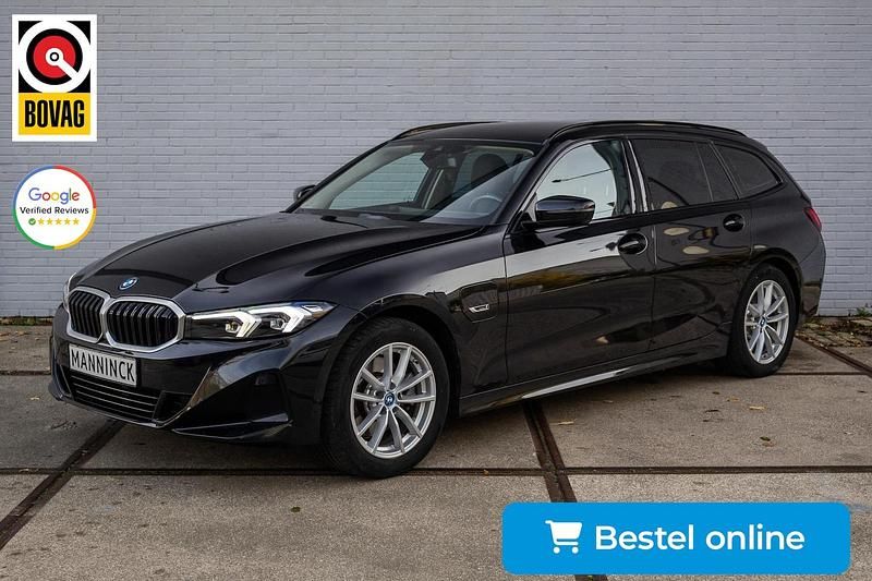 Zwart Occasion 2022 BMW 320e Executive Stationwagen | € 31.950 (Super prijs) - Afbeelding 1/4