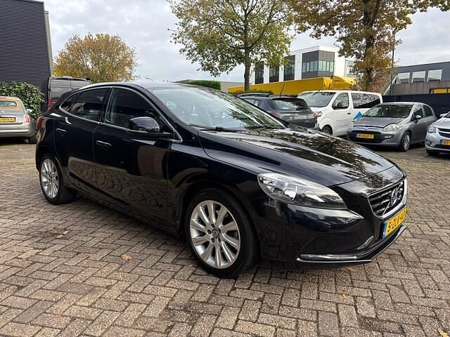 Occasion Volvo V40 Momentum 120 PK (88 kW) 2015 Zwart Hatchback