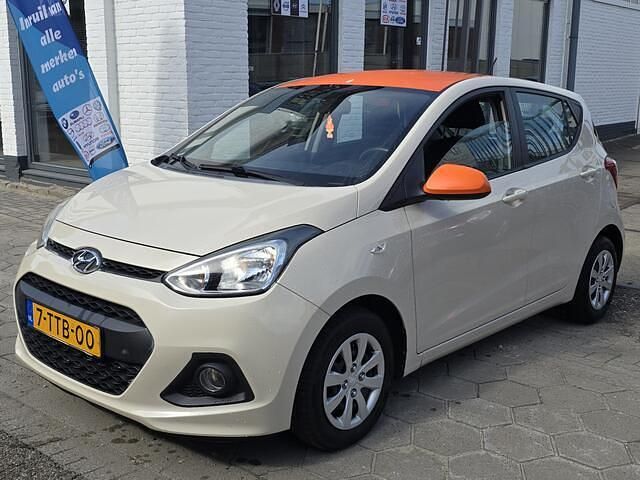 Bruin Gebruikt 2014 Hyundai i10 Comfort Hatchback | € 5.199 (Eerlijke prijs) - Afbeelding 1/4