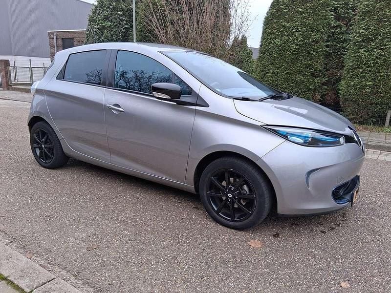 Grijs Occasion 2014 Renault Zoe Life Hatchback | € 7.500 (Duur) - Afbeelding 1/4