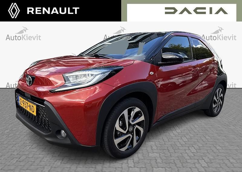 Rood Gebruikt 2024 Toyota Aygo X Pulse SUV | € 21.950 - Afbeelding 1/4