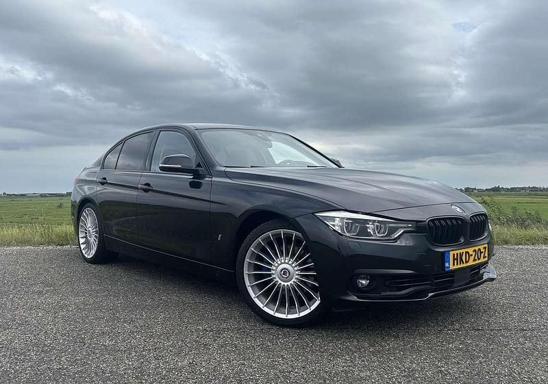 Zwart Gebruikt 2017 BMW 330e Sedan | € 18.950 (Super prijs) - Afbeelding 1/4