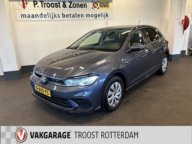 Grijs Gebruikt 2022 VW Polo Business Hatchback | € 18.950 (Goede deal) - Afbeelding 1/4