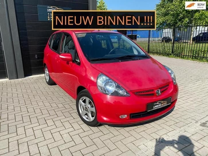 Rood Gebruikt 2008 Honda Jazz Hatchback | € 3.950 (Eerlijke prijs) - Afbeelding 1/4