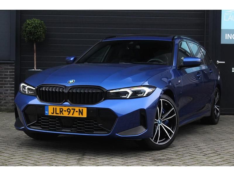 Blauw Occasion 2023 BMW 330 M Sport Stationwagen | € 41.495 (Eerlijke prijs) - Afbeelding 1/4
