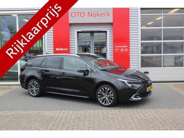 Zwart Gebruikt 2024 Toyota Corolla Plus Stationwagen | € 33.800 (Iets duurder) - Afbeelding 1/4
