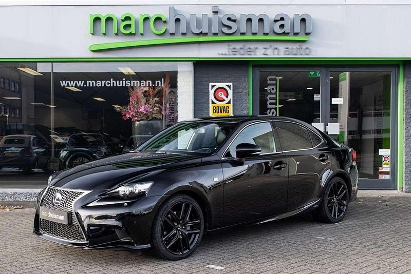 Zwart Gebruikt 2014 Lexus IS300h Sport Line Sedan | € 17.950 (Eerlijke prijs) - Afbeelding 1/4